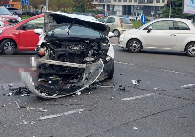 Te Ka Saobra Ajka Na Novom Beogradu Sudarili Se Putni Ki Automobil I