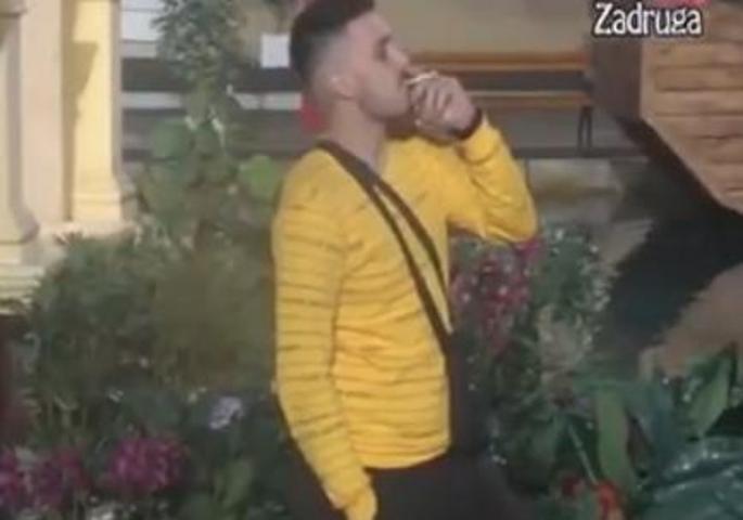 Video Miljana Se Gu Ila U Suzama A Zola Pozira Za Kamere Marija