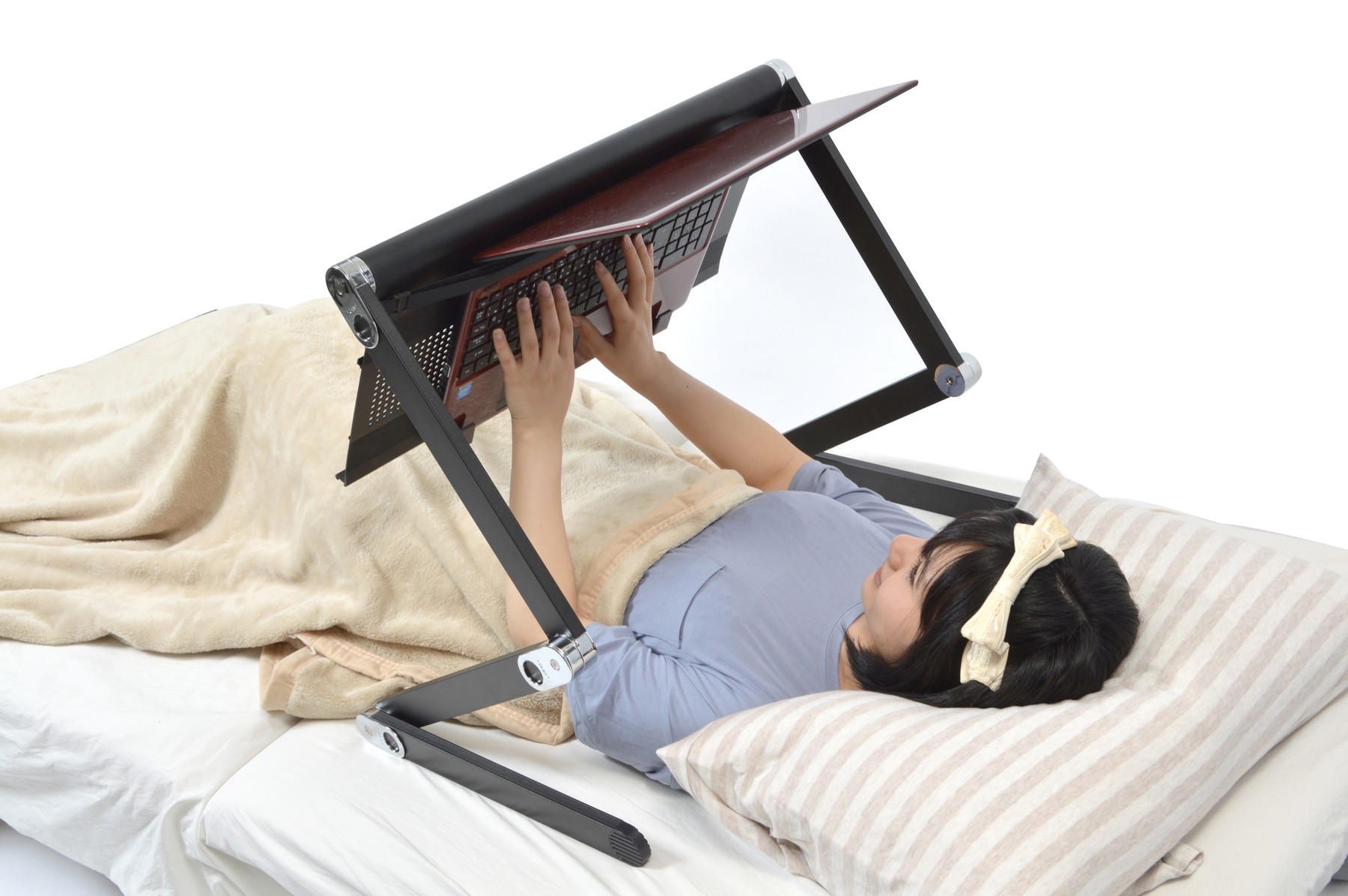 Подставка для ноутбука лежа в кровати