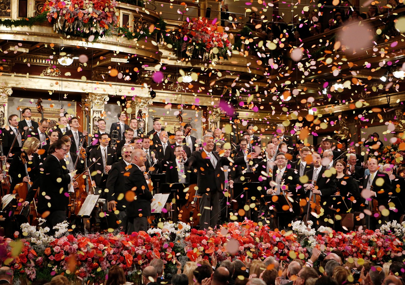 Vienna philharmonic new year concert 2024. Венский филармонический оркестр 2021. Венский филармонический оркестр новогодний концерт 2020. Новогодний концерт Венского филармонического оркестра 2021. Концерт Венского филармонического оркестра 1 января 2020.