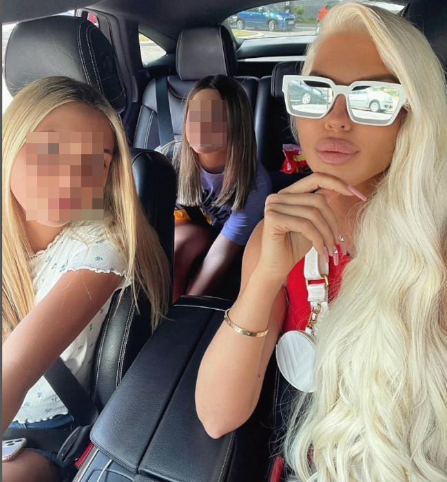 Jelena Karleuša, Atina Tošić, Nika Tošić 