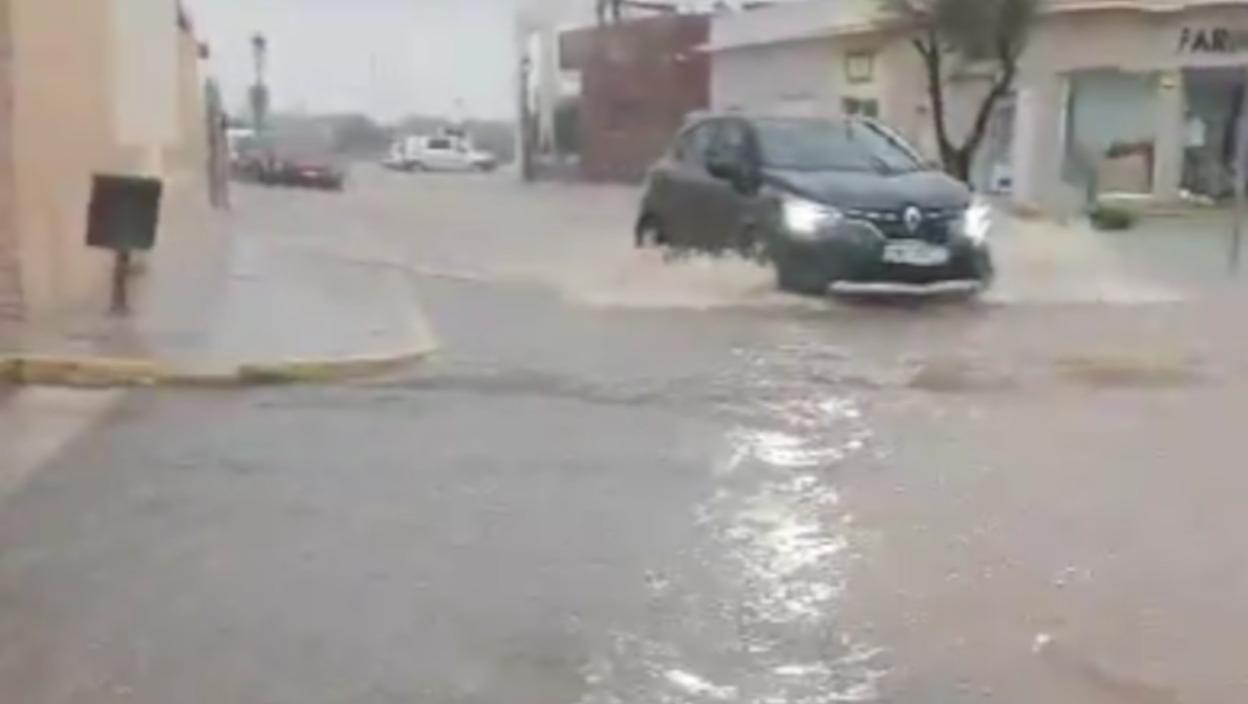 Narandžasti meteoalarm, obilne padavine i tornado: Oluja hara Španijom - građani dobili hitno upozorenje (VIDEO)