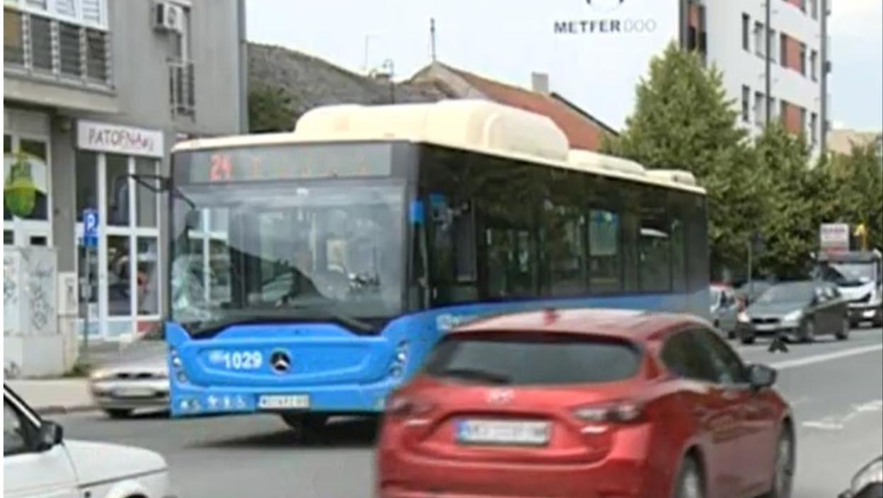 Haos na okretnici autobusa u Novom Sadu: Muškarac blokirao saobraćaj, pa isprskao hemijskom supstancom vozača