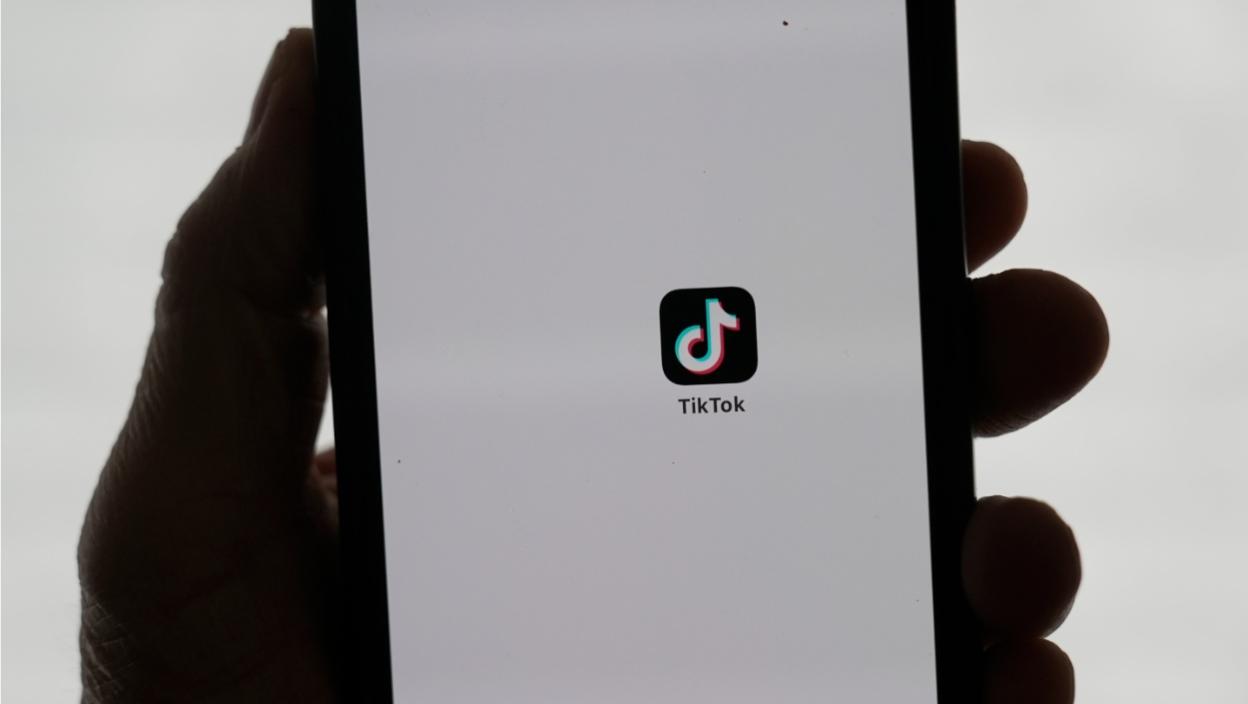 Sada je zvanično: TikTok obustavio rad u Americi dan pre Trampove inauguracije (FOTO)