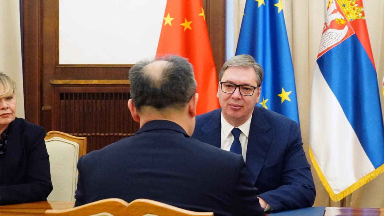 Predsednik Vučić razgovarao sa ambasadorom Li Mingom: Kina je jedan od najvažnijih partnera i prijatelja Srbije (FOTO)