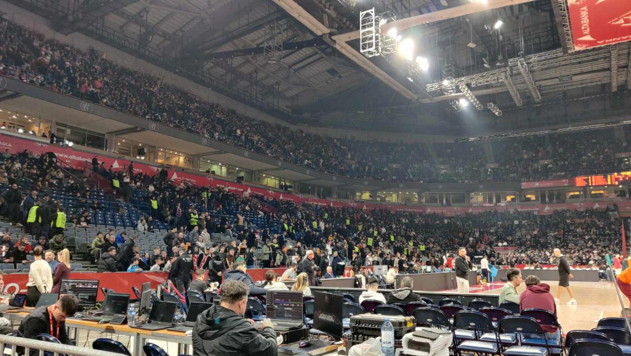 ARENA ĆE BITI DUPKE PUNA: Pogledajte kako izgleda atmosfera 45 minuta pre početka utakmice između Zvezde i Monaka (FOTO)