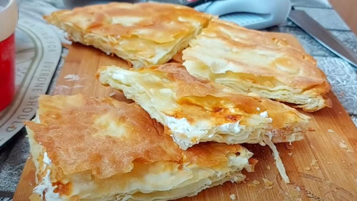 Domaćice, ovo je NAJBOLJI BUREK sa SIROM od domaćih kora! Nema potrebe da se plašite RAZVIJANJA, baka Jela objašnjava svaki KORAK