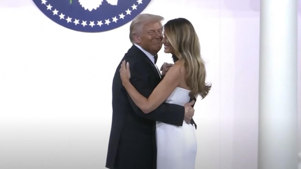 Pročitali su im govor sa usana: O ovome su Donald i Melanija Tramp pričali tokom plesa (VIDEO)