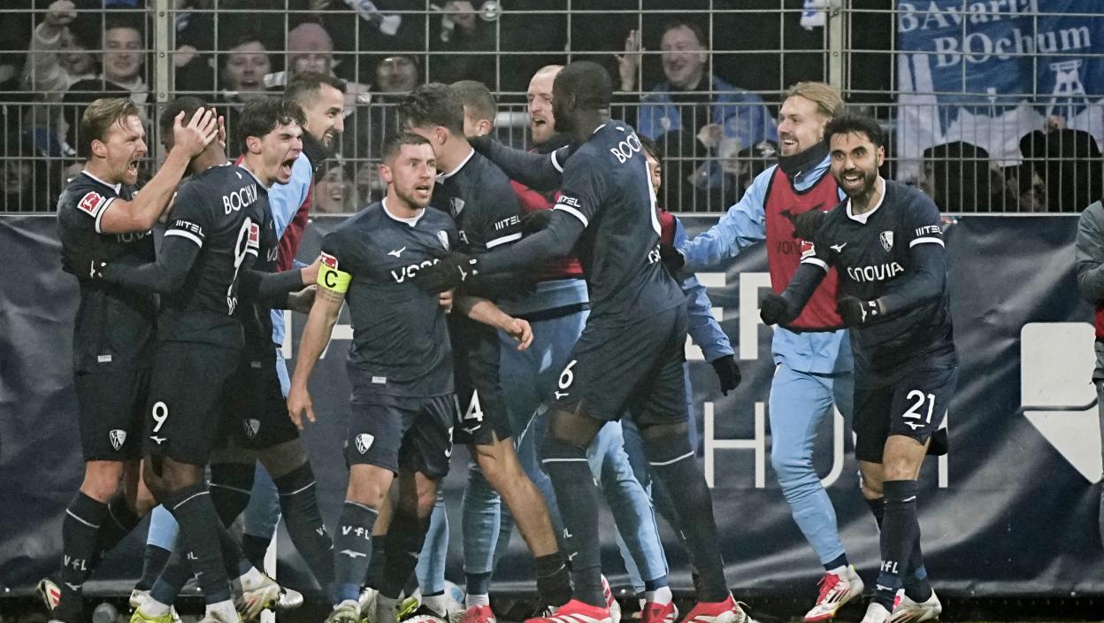 SENZACIJA U BUNDESLIGI: Autsajder za 13 minuta stigao tri gola prednosti Lajpciga, Bajern pobedio Volfsburg