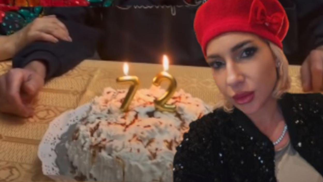 Kod majke i oca je najlepše: Jovana Jeremić stigla u porodični dom, torta sa svećicama, rođendanska pesma - ovo je pravo bogatstvo (FOTO)