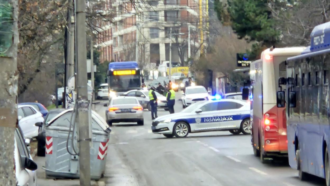 JEZIVA TRAGEDIJA Policajka nastradala u Kumodraškoj, nesrećna žena šetala psa kada je pregazio automobil