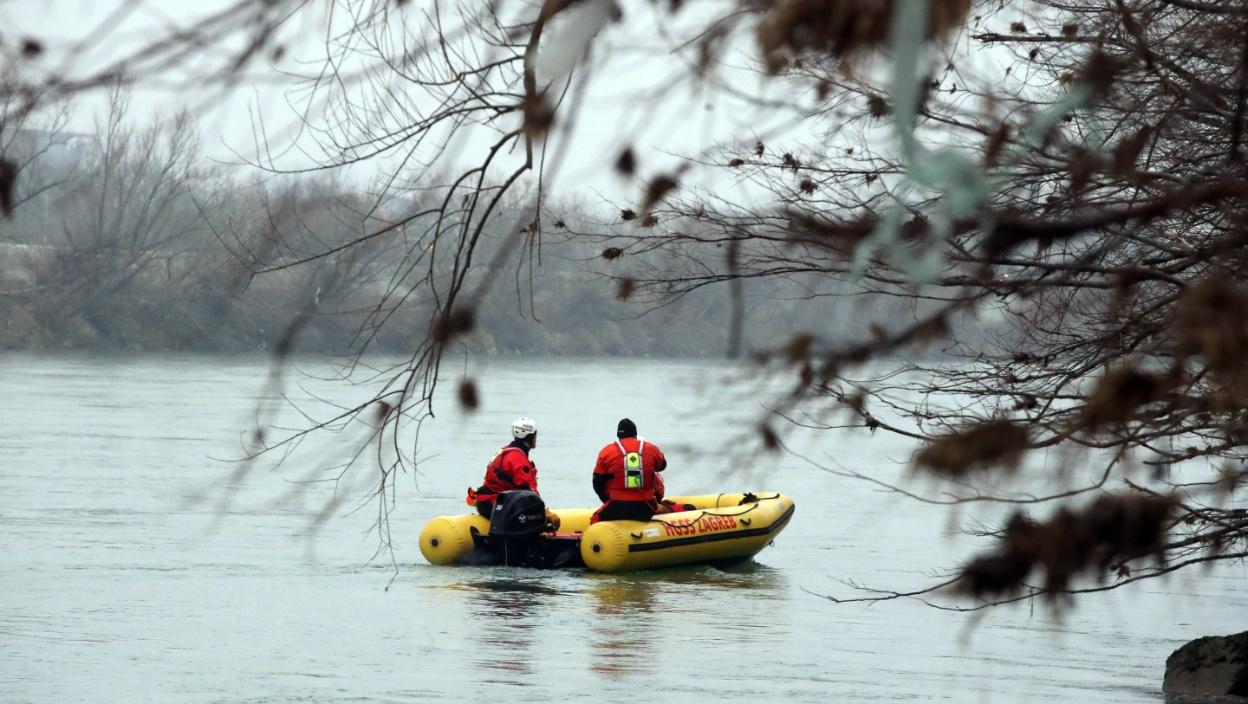 Ni drugi dan potrage nema devojčice (3) s kojom je majka ušla u Savu: Advokat odbio da brani porodicu