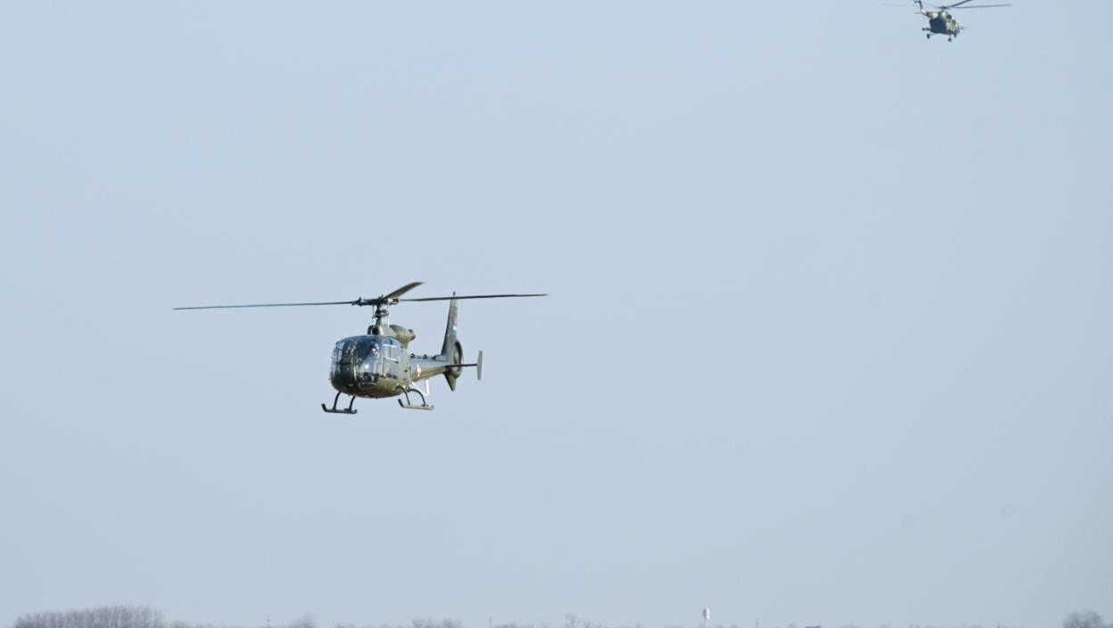 Drama na nebu iznad Beograda, zavladala panika među ljudima: Veliki broj HELIKOPTERA iznad "Nikole Tesle" - Ministarstvo odbrane se oglasilo i otkrilo o čemu je reč (FOTO)