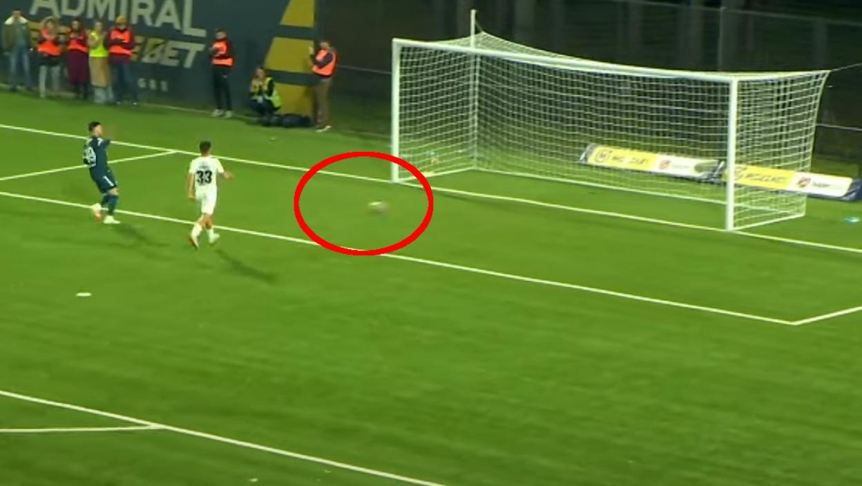 NAJLAKŠI GOL IKADA: Radonjić ostavio golmana na pola terena, ZATRESAO PRAZNU MREŽU (VIDEO)