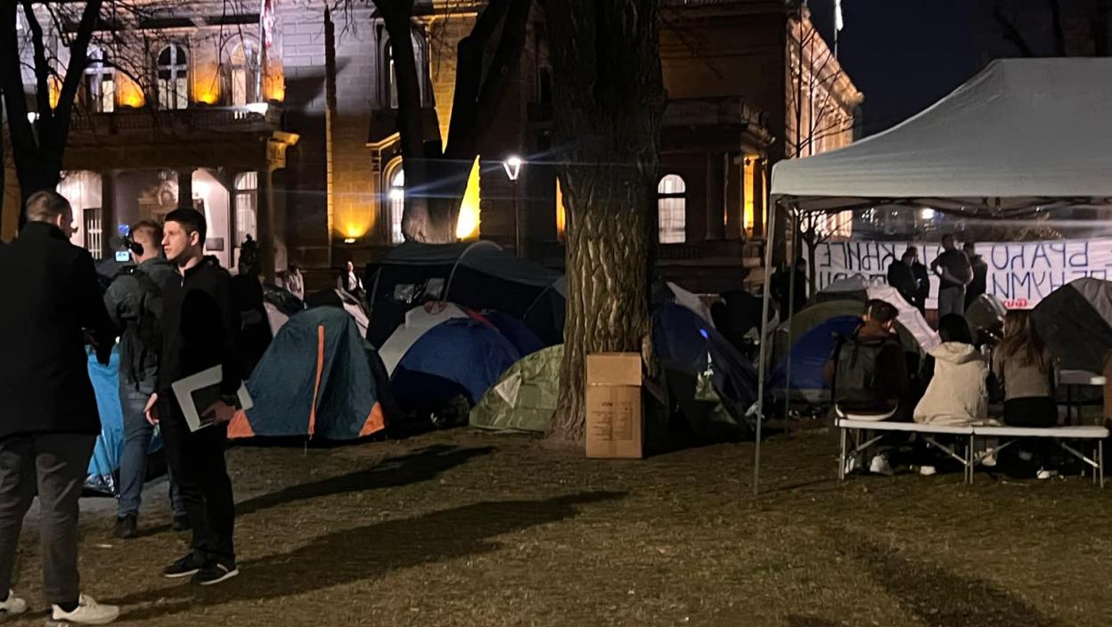 "Šta nam je preostalo, osim da dođemo ovde" Student Miloš Pavlović o studentskim protestima ispred Predsedništva: Mi samo želimo da učimo