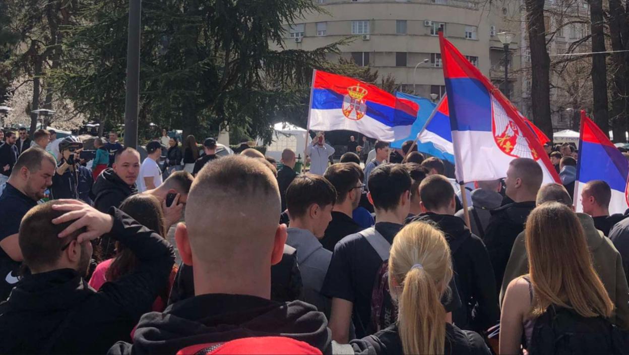 Protest u Pionirskom parku postaje sve masovniji: Konstantno pristižu nove grupe studenata koji žele da se vrate nastavi (FOTO/VIDEO)