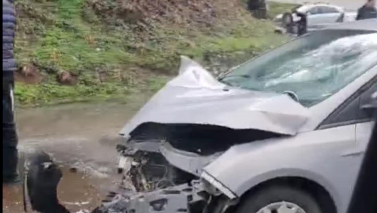 Tri osobe povređene, među njima majka i ćerka: Poznato u kakvom su stanju - strašan sudar dva vozila u Ovčar Banji (VIDEO)